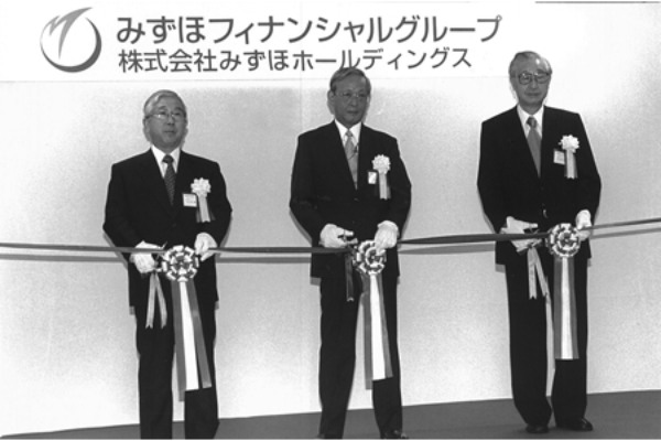 みずほ銀行がメガバンクから陥落目前となった原因はどこにあるのか